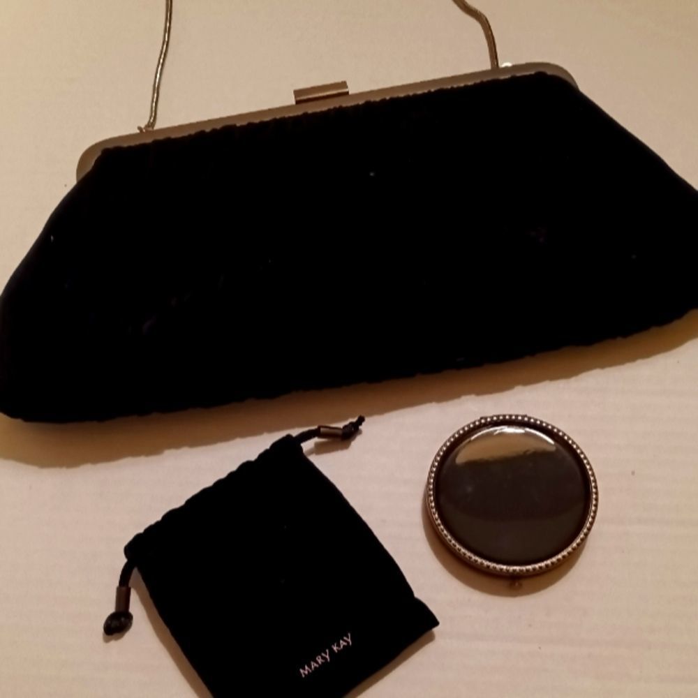Mary Kay black Velvet Evening Bag with Dual Mirror Compact & Dust Bag NEW
